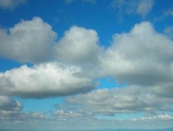 BMKG Kalbar Ingatkan Warga: Hujan Lebat dan Petir 19–21 Agustus 2025