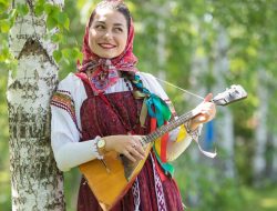 Balalaika: Alat Musik Tradisional Rusia yang Mendunia