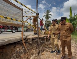 Jalan Sungai Raya Dalam Longsor, Bupati Sujiwo Pastikan Perbaikan Cepat Dilakukan