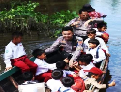 Polantas Banjarmasin Susuri Sungai Demi Edukasi Lalu Lintas ke SD Basirih 10